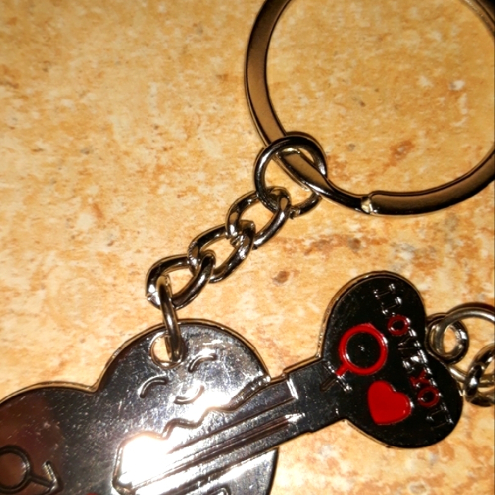 Adorable HEART I LOVE YOU KEYCHAIN - Picture 4 of 9